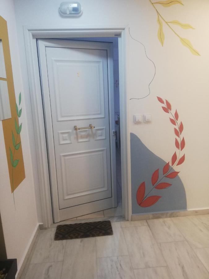 Maria'S Studio No1 In Heraklion/Wifi/Ac Exterior photo